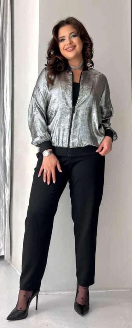 Elegancki Komplet Damski Srebrna Bomberka i Czarne Spodnie Rozmiary 36-42 NP 3545 Srebrny/Czarny - zdjęcie 3