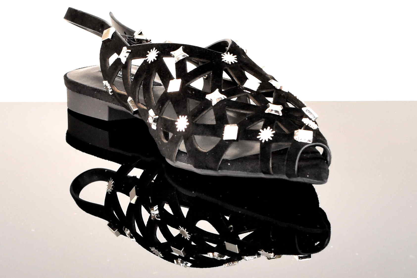 Ekskluzywne Ażurowe Sandałki z Ozdobnymi Srebrnymi Nitami DONNA FABIANI 5106-933-451D Czarny - zdjęcie 3