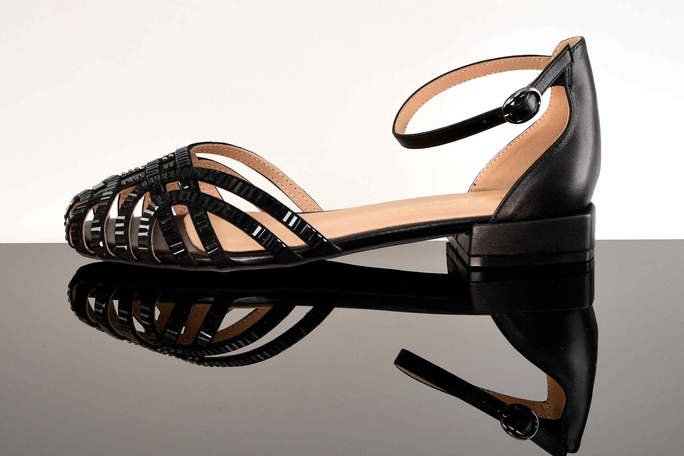 Eleganckie Sandały ze Skóry Naturalnej z Kryształkami Rozmiary Do 42 ALMA EN PENA V250411 Napa Black/Czarny - zdjęcie 1