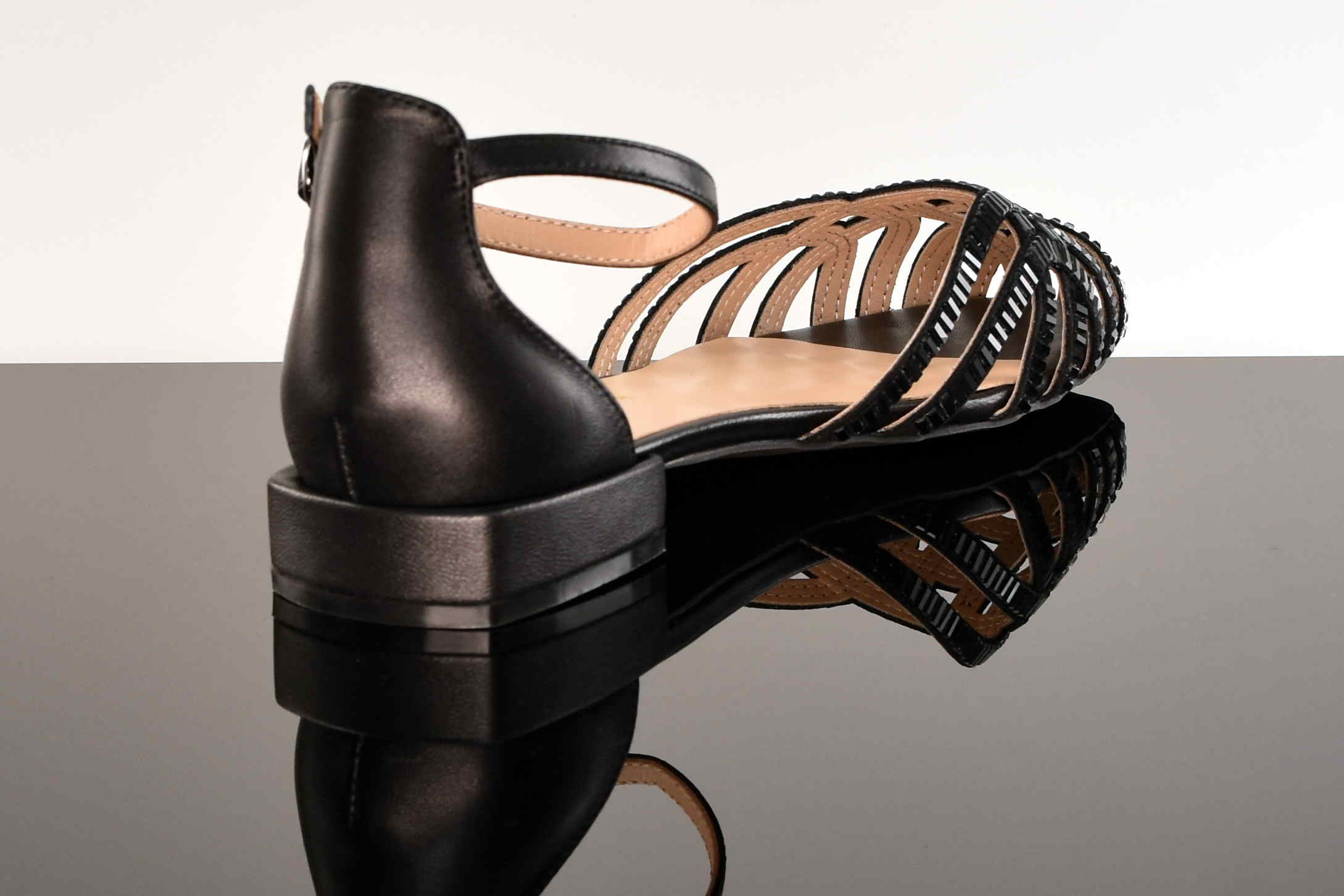 Eleganckie Sandały ze Skóry Naturalnej z Kryształkami Rozmiary Do 42 ALMA EN PENA V250411 Napa Black/Czarny - zdjęcie 4