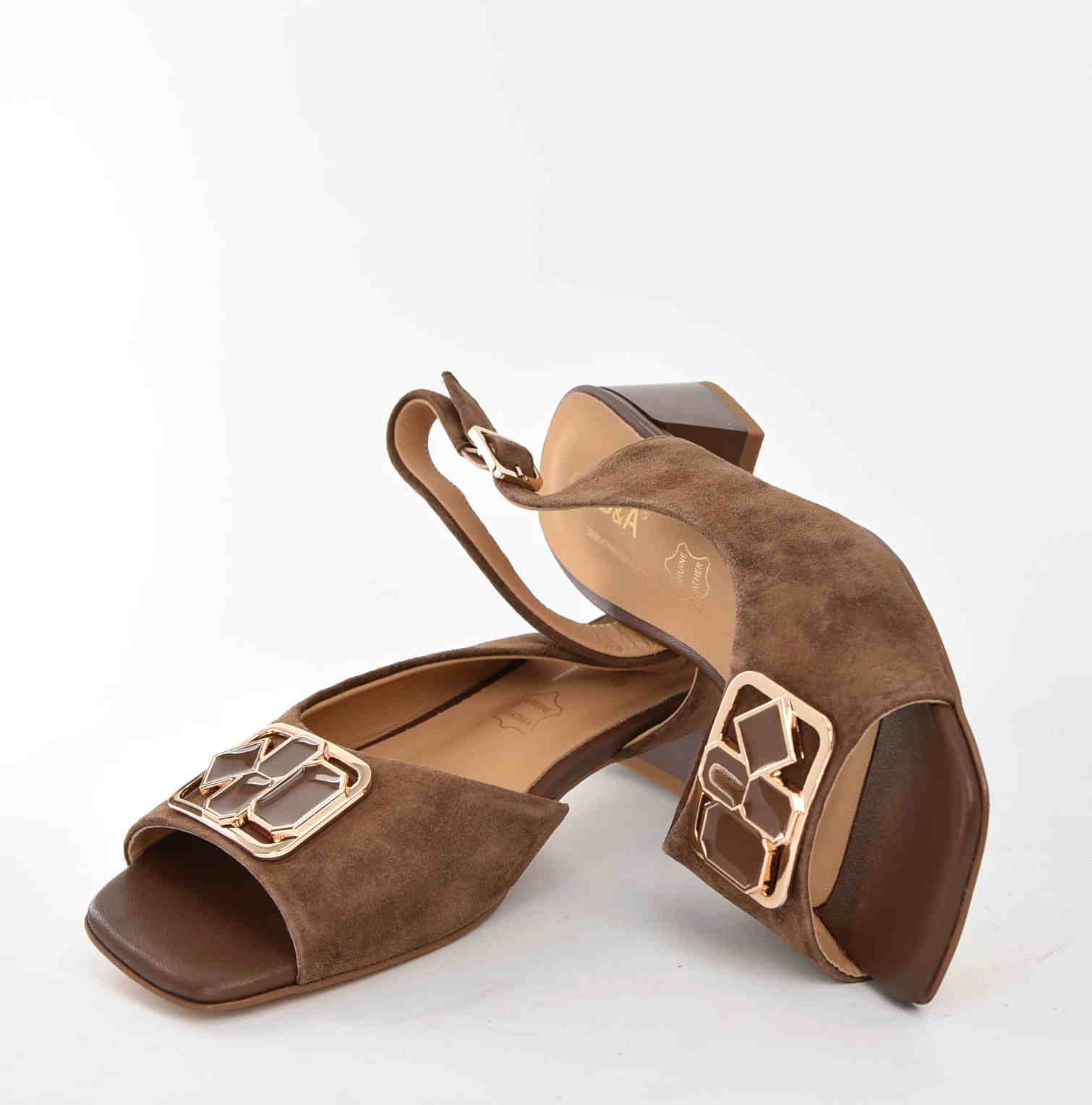 Letni Bestseller Zamszowe Sandałki z Ozdobą na Wygodnym Obcasie D&A Barski Premium Collection CR61-3127 Cognac/Koniakowy Brąz - zdjęcie 4