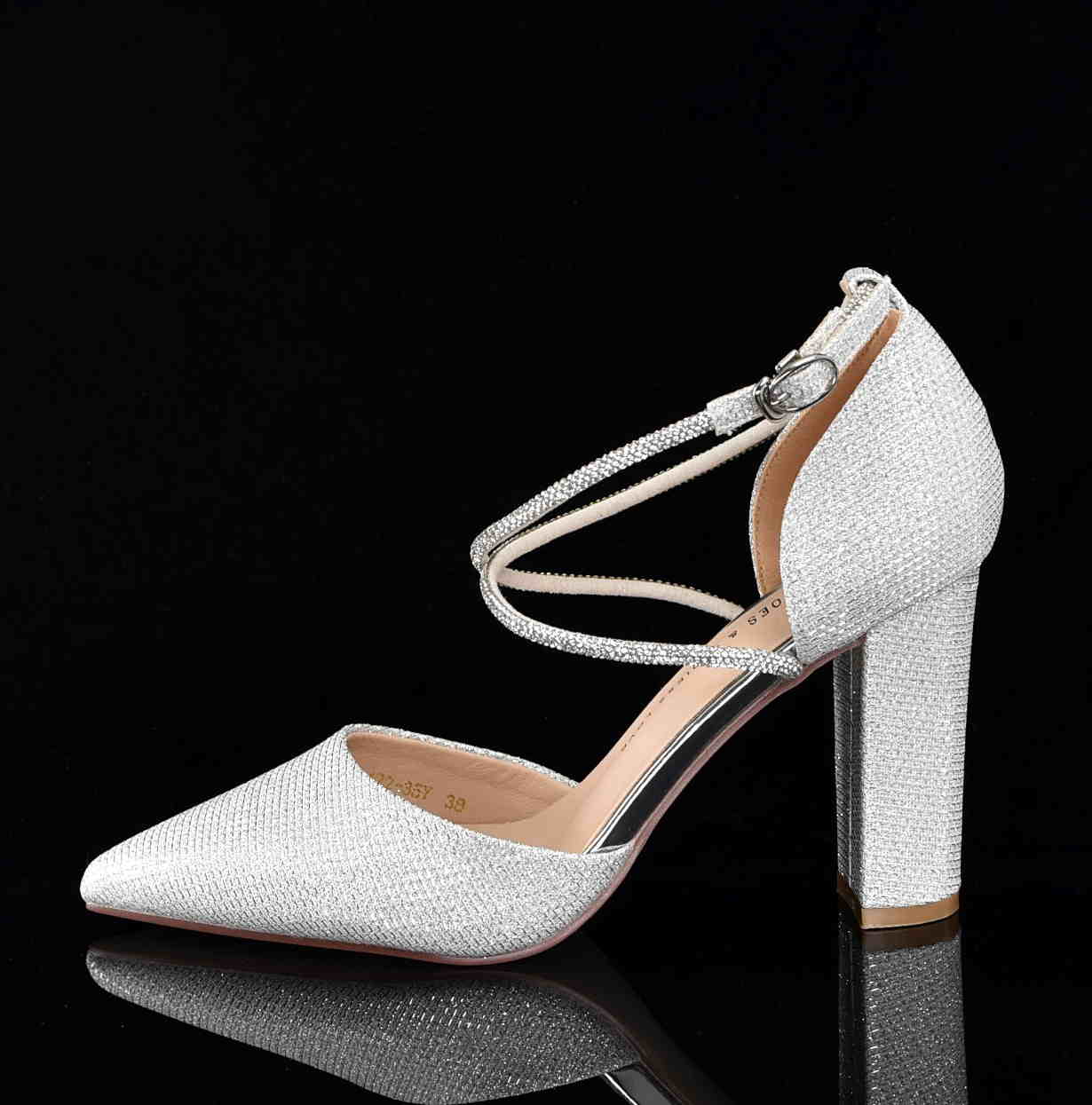 Brokatowe Czółenka Glamour z Cyrkoniami Efekt WOW i Niezrównana Elegancja MOLO 122-35Y Silver/Srebrny Satyna