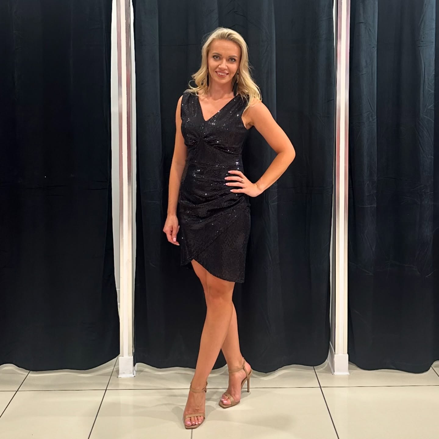 Damska sukienka – nowoczesny design – model 4 - zdjęcie 1