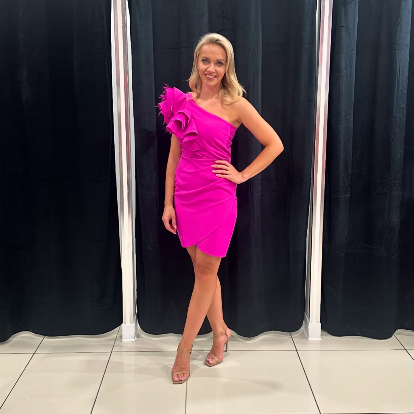 Sukienka damska – modny i wygodny model – model 6 - zdjęcie 1