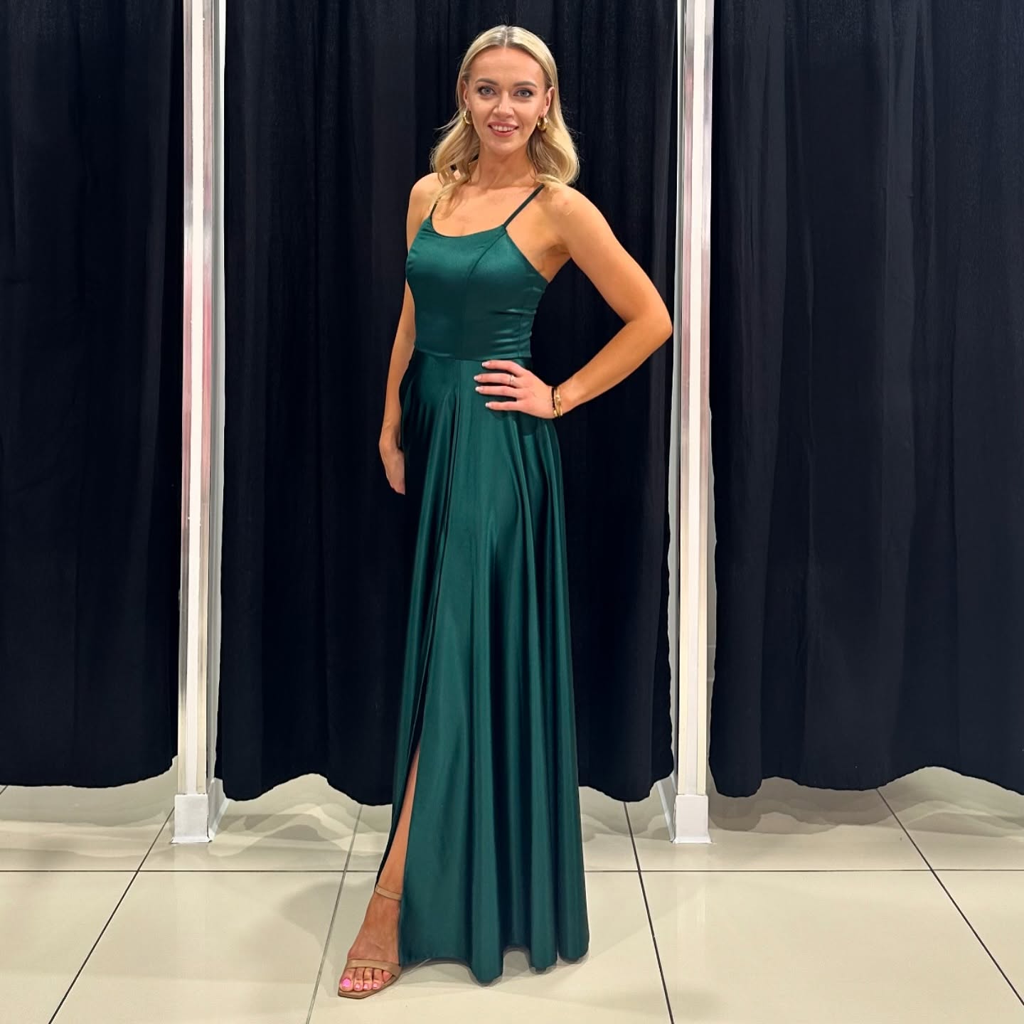 Sukienka damska – elegancja i komfort – model 8 - zdjęcie 1