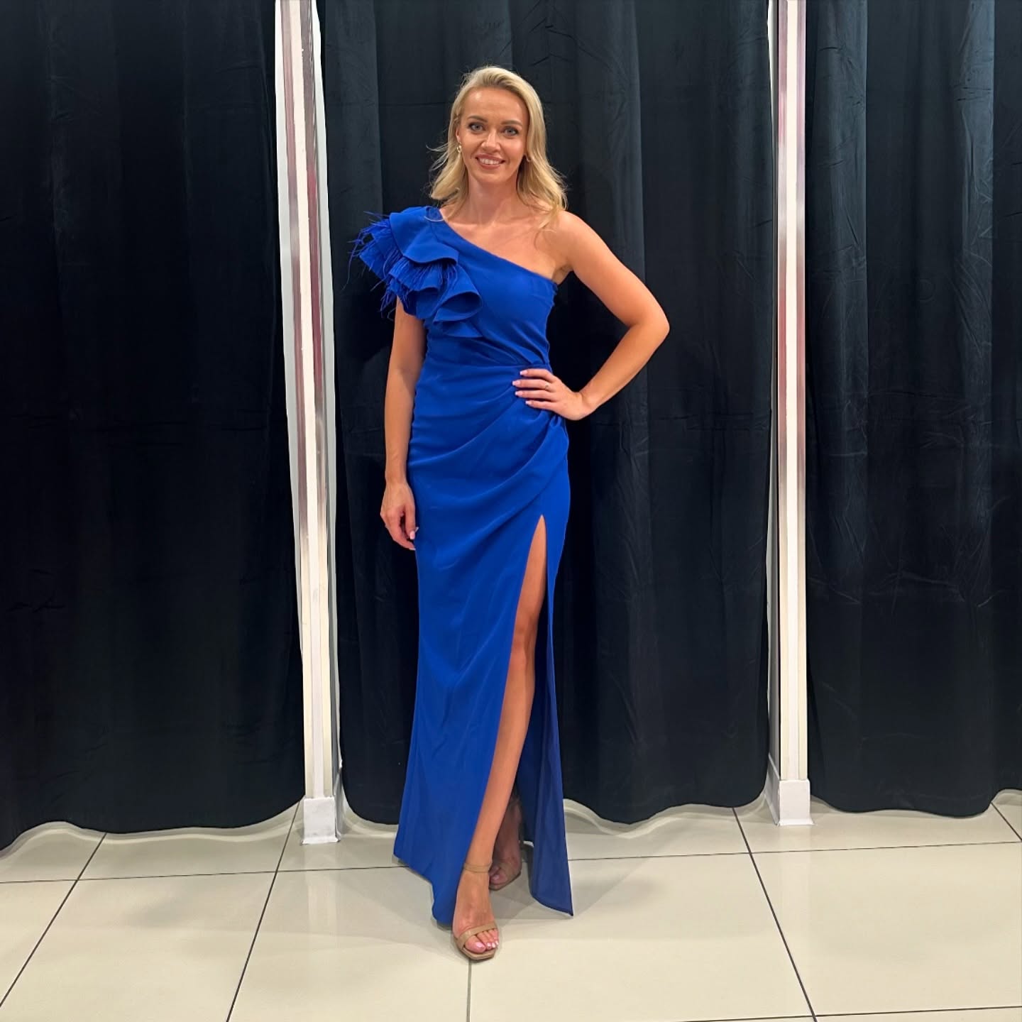 Elegancka sukienka damska – styl premium – model 10 - zdjęcie 1