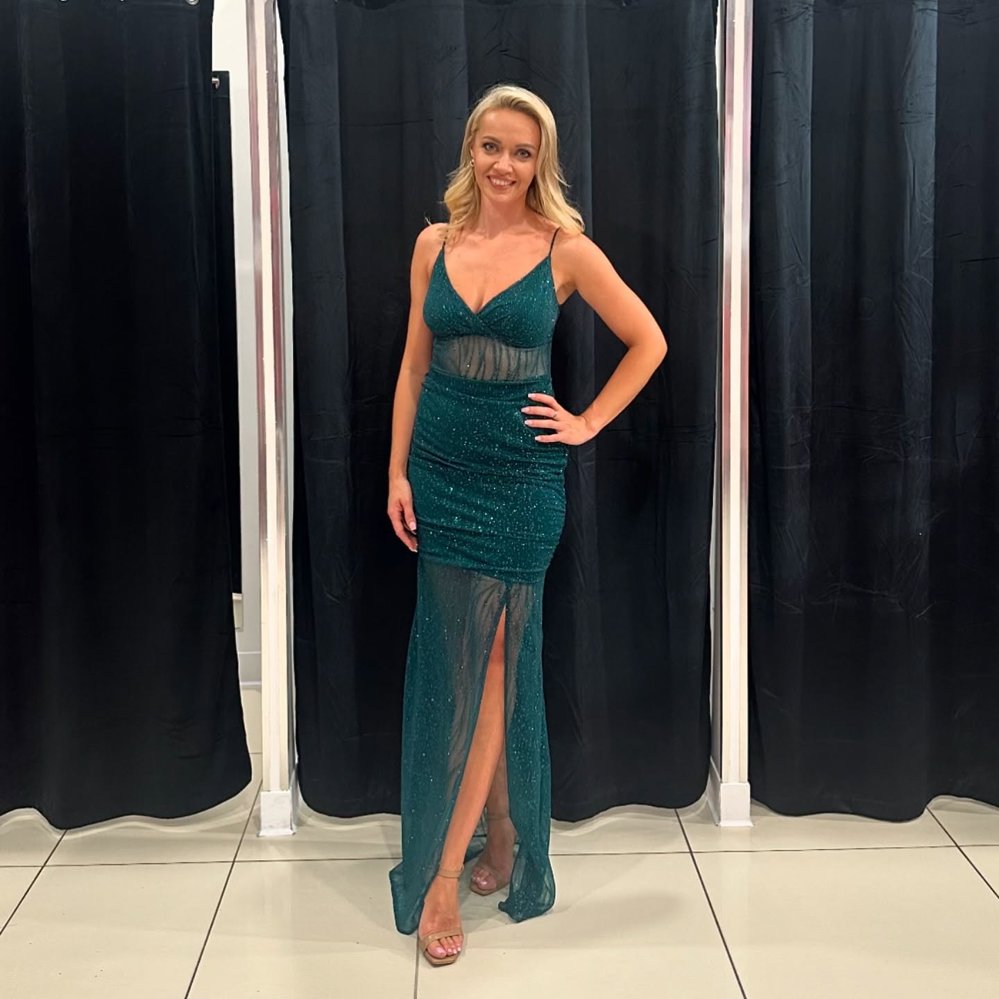 Nowoczesna sukienka damska – styl i wygoda – model 12 - zdjęcie 1