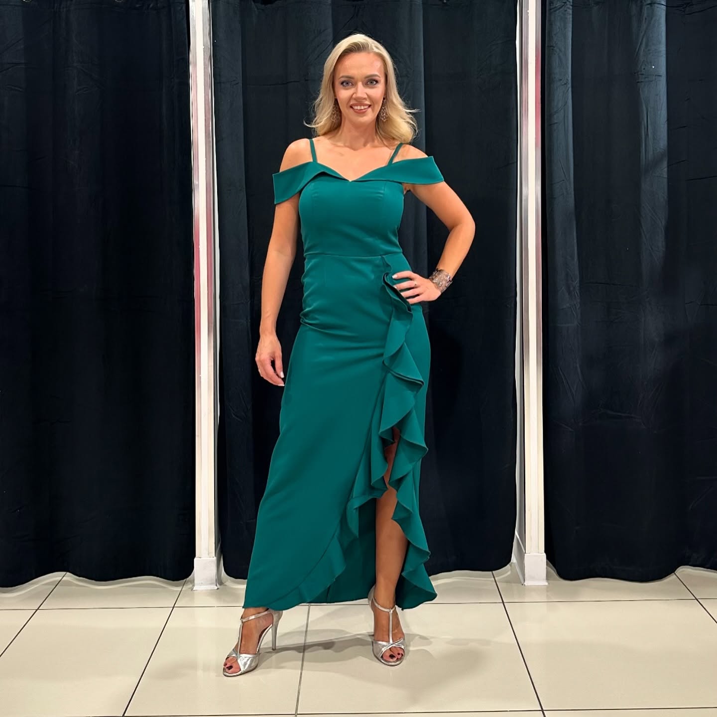 Modna sukienka damska – idealna na każdą okazję – model 18 - zdjęcie 1