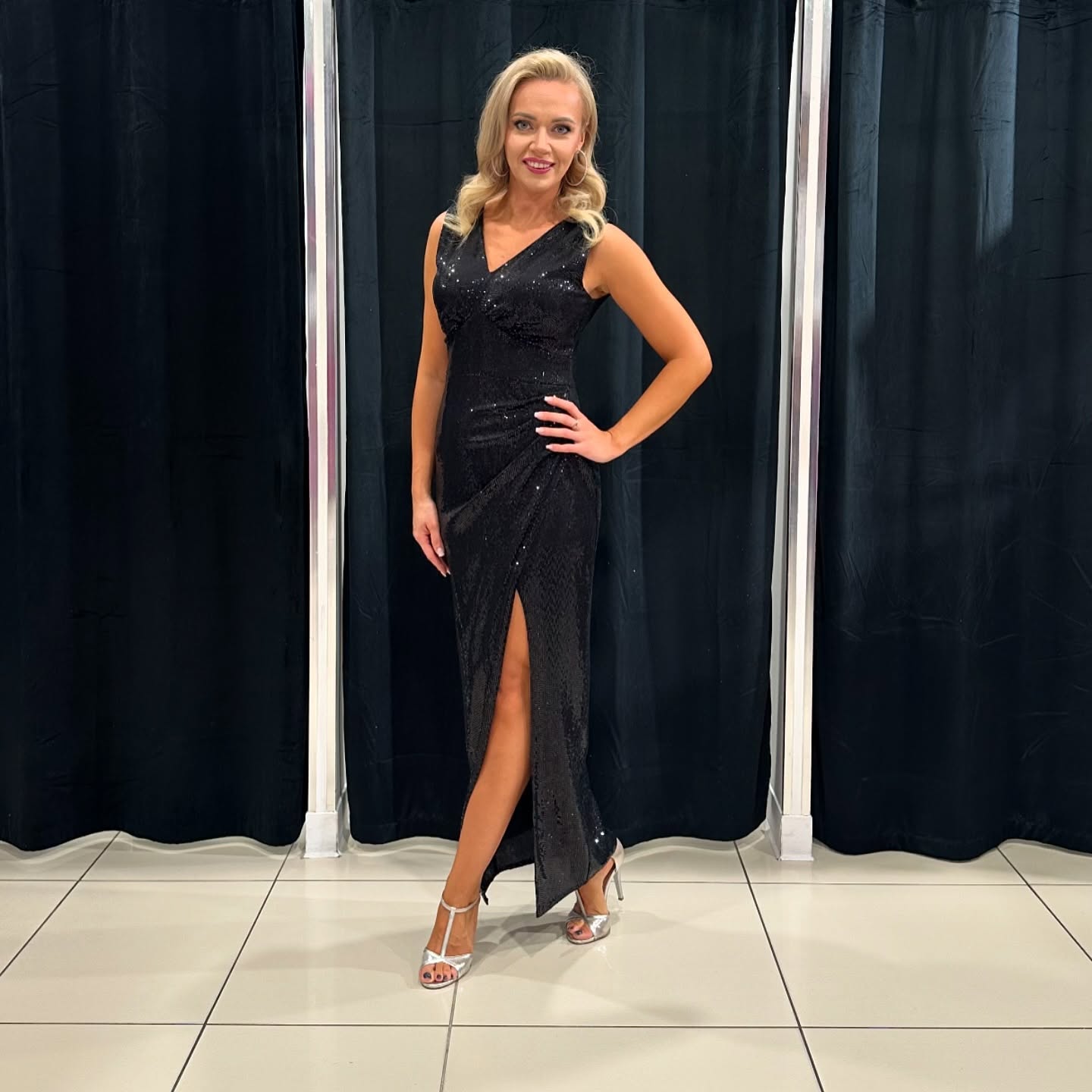 Sukienka damska – elegancja i komfort – model 23 - zdjęcie 1