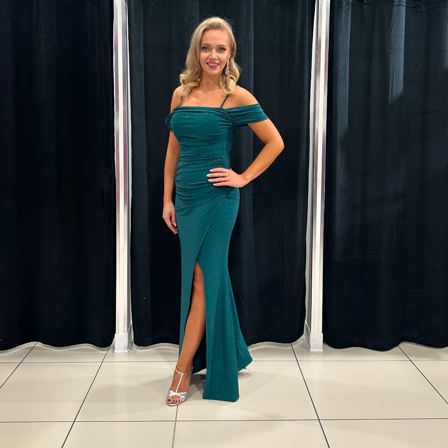 Elegancka sukienka damska – styl premium – model 25 - zdjęcie 1