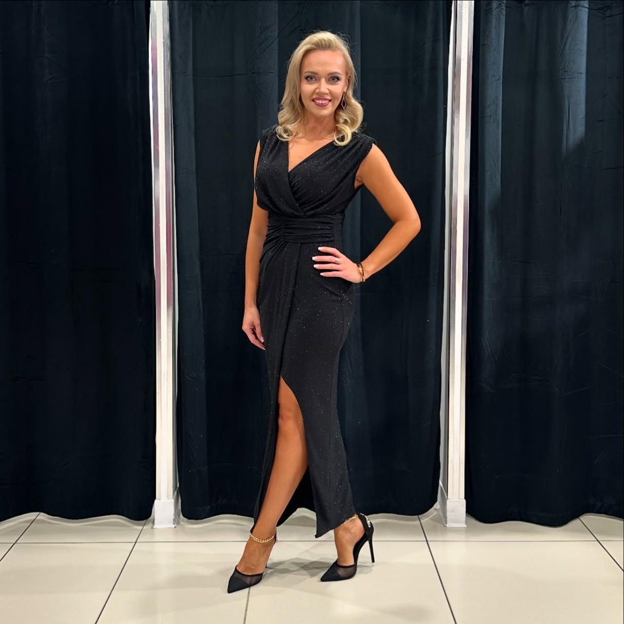 Elegancka sukienka – wyjątkowy wygląd – model 28 - zdjęcie 1