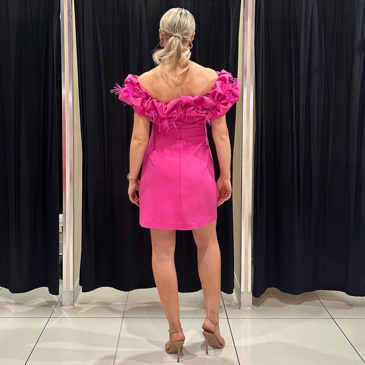 Sukienka damska – modny krój i styl – model 29 - zdjęcie 1