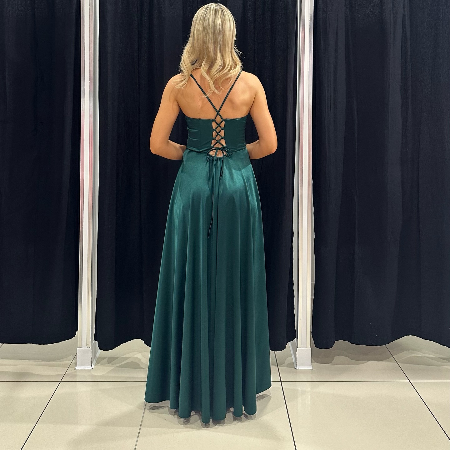 Stylowa sukienka damska – kobiecy design – model 30 - zdjęcie 1