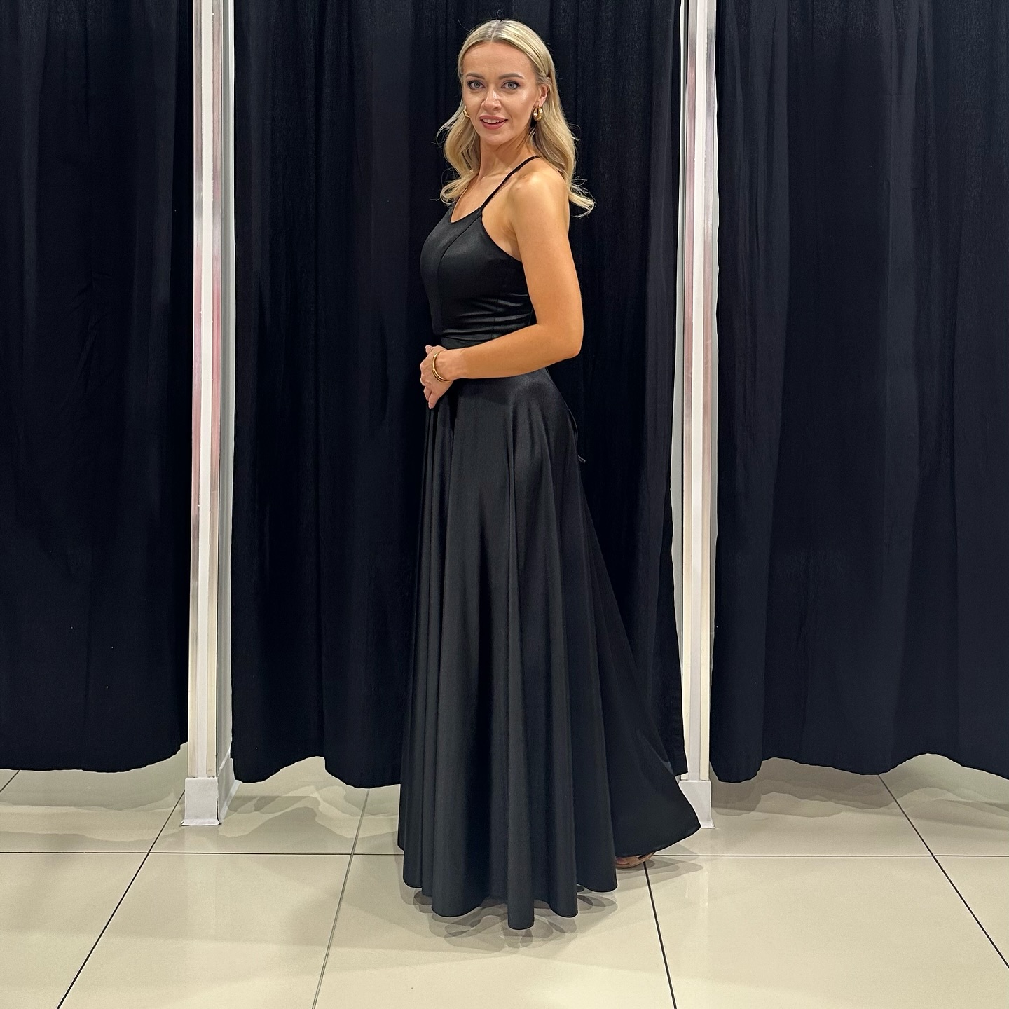 Elegancka sukienka – wyjątkowy wygląd – model 43 - zdjęcie 1