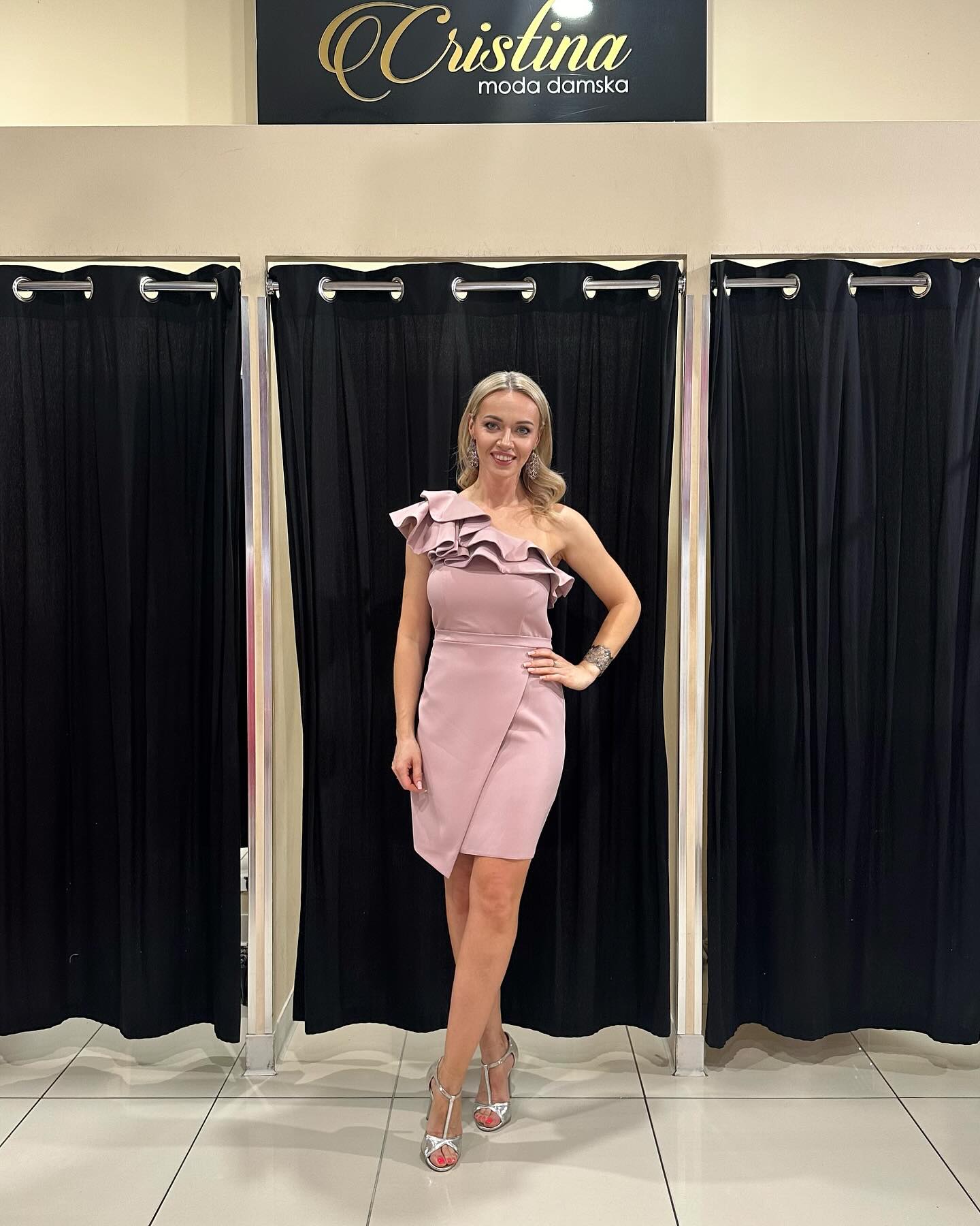 Sukienka damska – modny i wygodny model – model 51 - zdjęcie 1