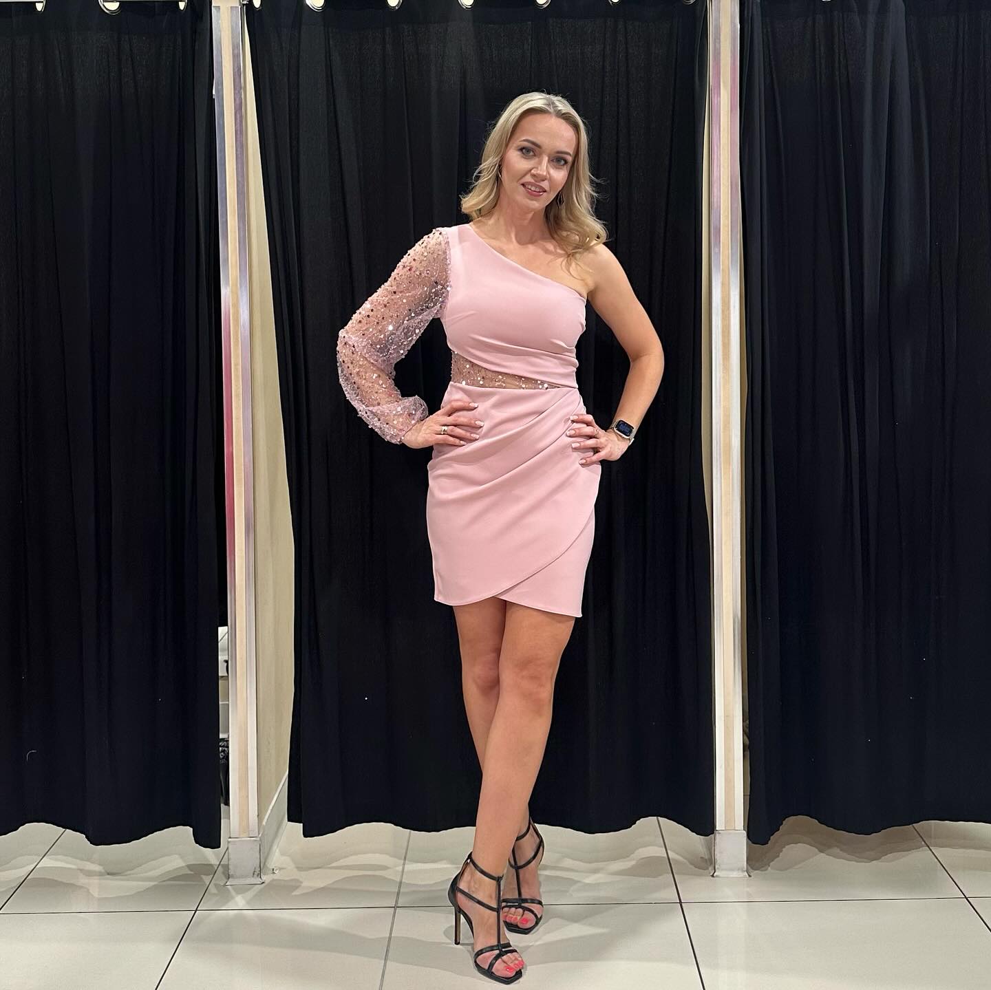 Stylowa sukienka damska – elegancki krój – model 62 - zdjęcie 1