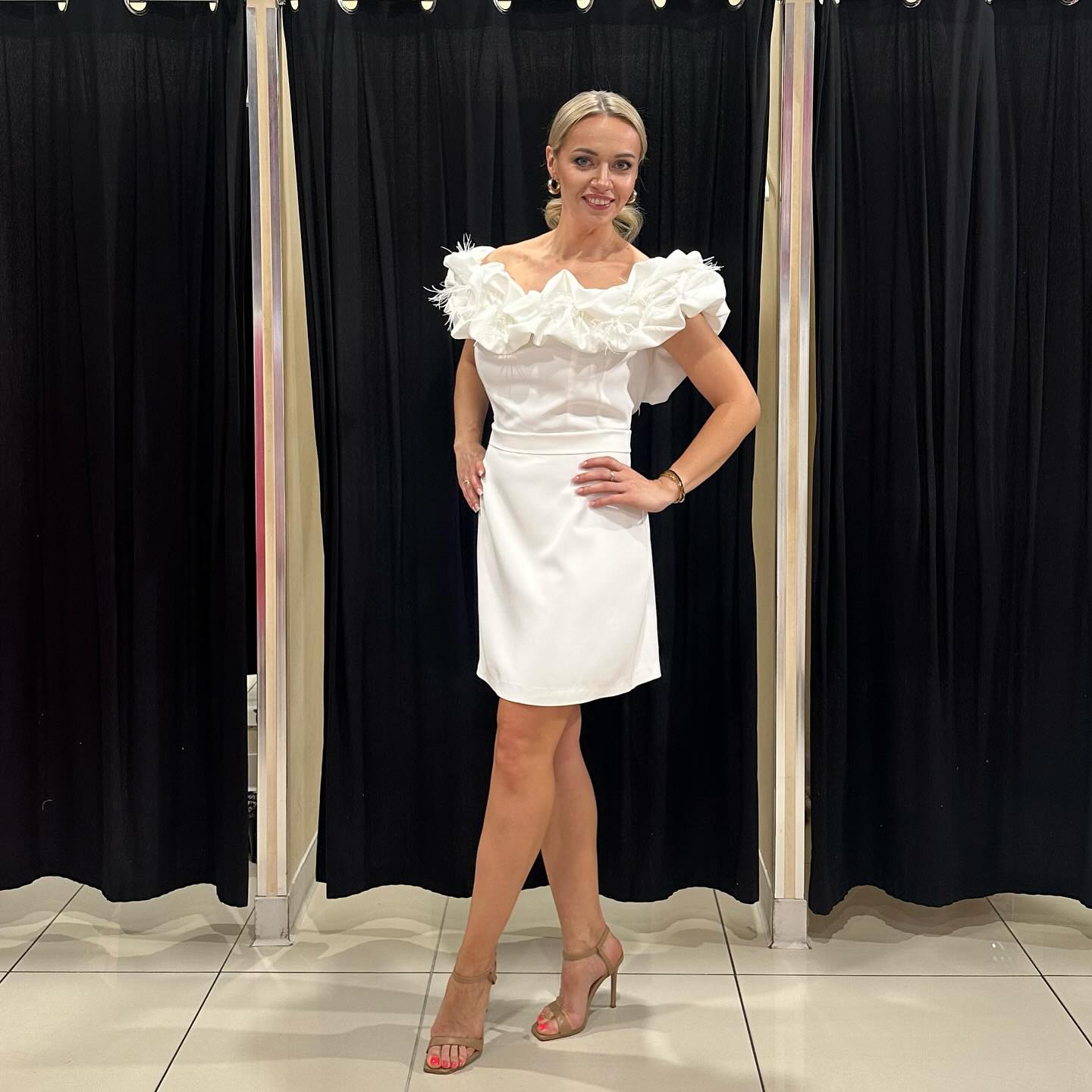 Elegancka sukienka – kobiecy styl – model 65 - zdjęcie 1