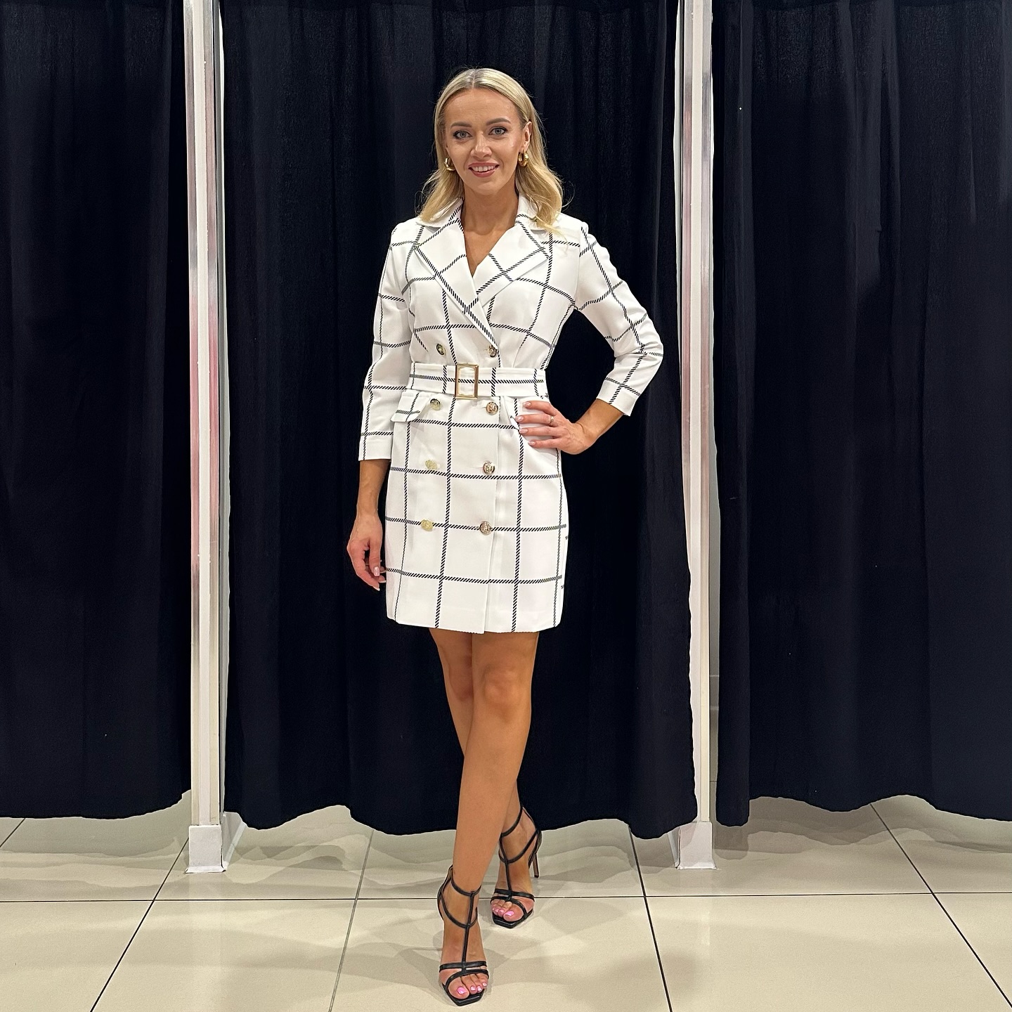 Sukienka damska – elegancja i komfort – model 68 - zdjęcie 1