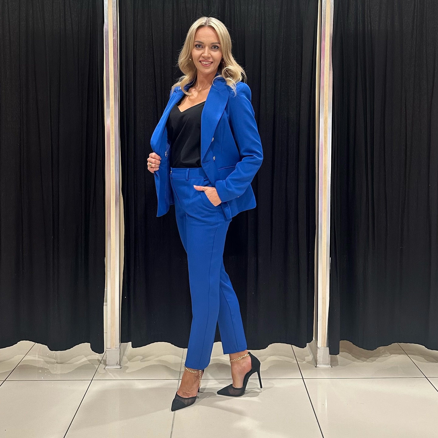 Elegancka sukienka damska – styl premium – model 70 - zdjęcie 1