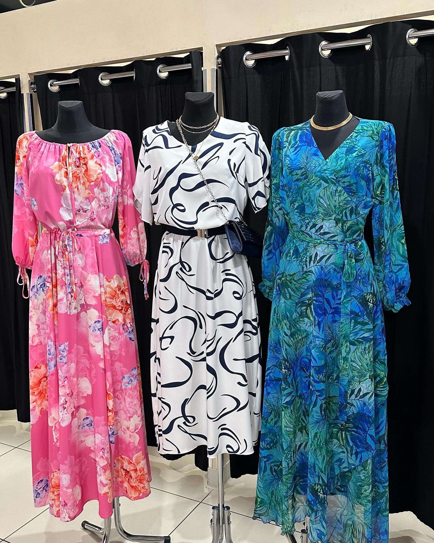 Elegancka sukienka damska – modny fason – model 91 - zdjęcie 1