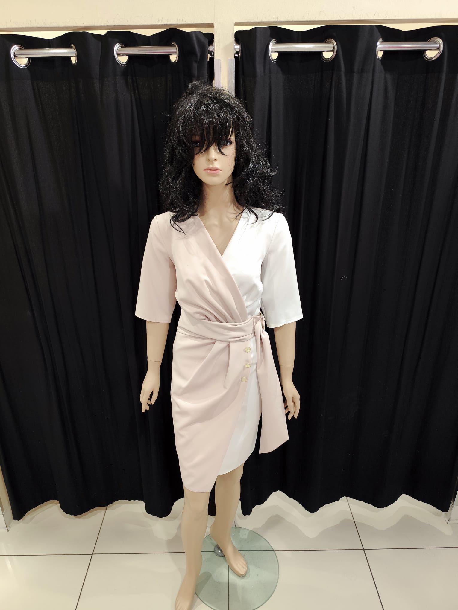 Elegancka sukienka damska – styl premium – model 100 - zdjęcie 1