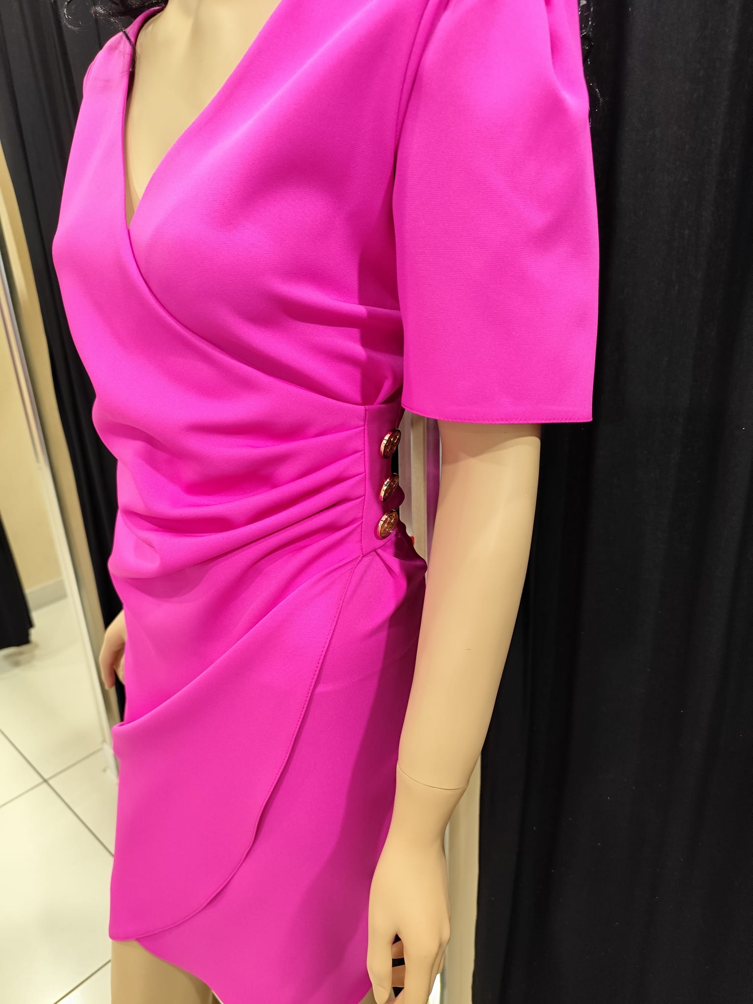 Sukienka damska – klasyczny fason – model 101 - zdjęcie 1