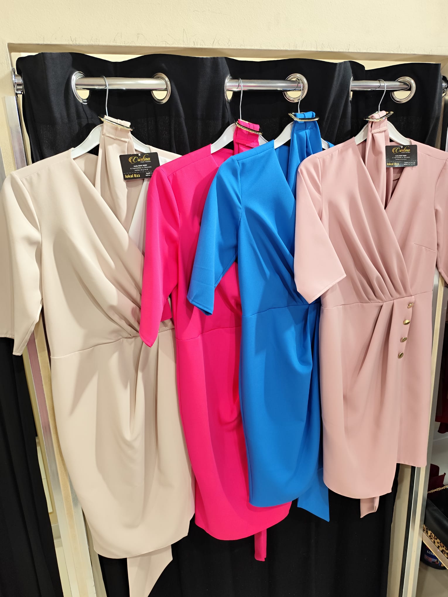 Sukienka damska – modny krój i styl – model 104 - zdjęcie 1