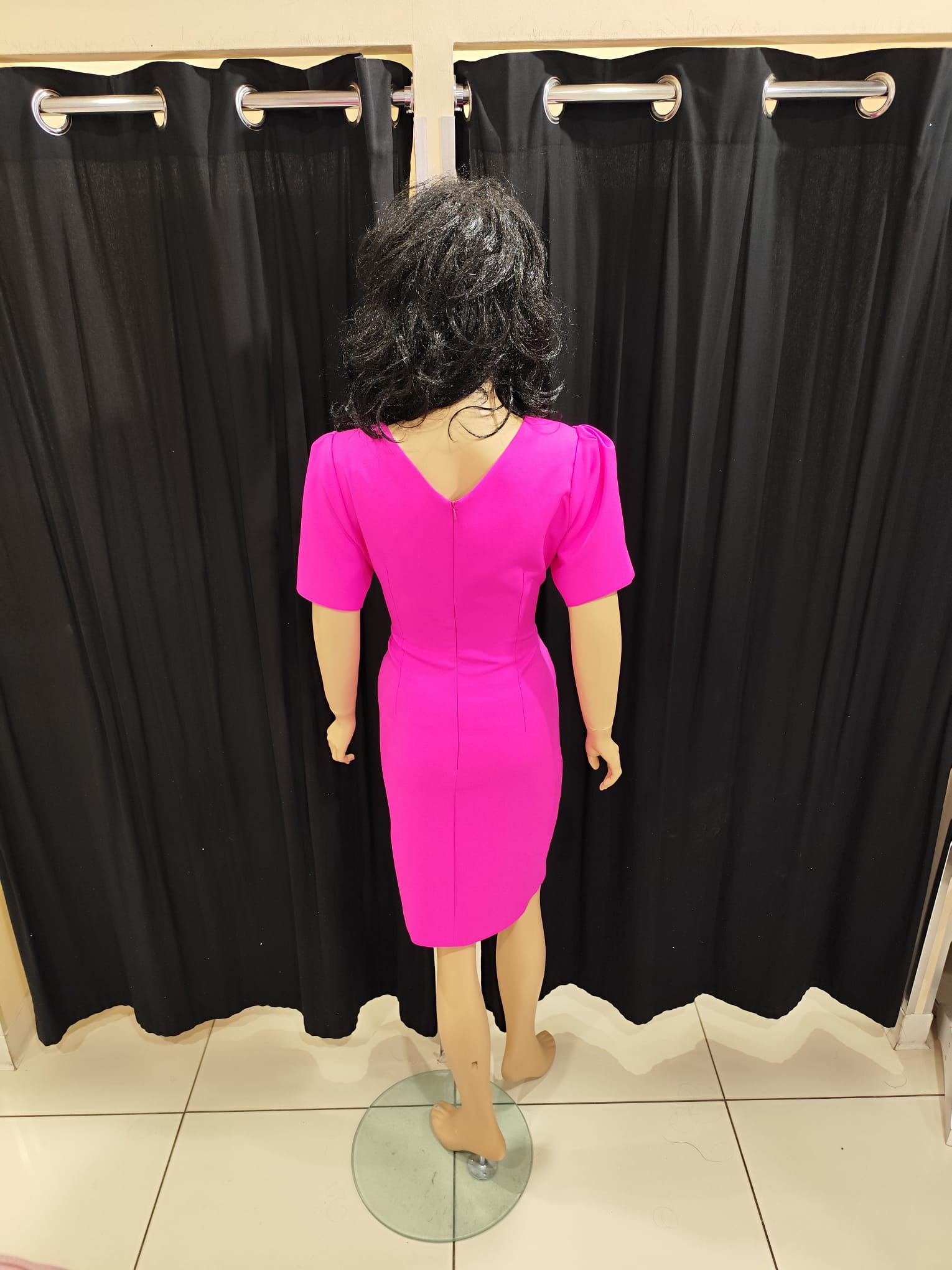 Elegancka sukienka damska – modny fason – model 106 - zdjęcie 1