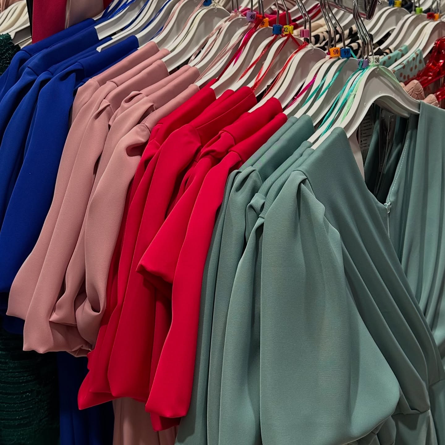 Sukienka damska – elegancja i komfort – model 128 - zdjęcie 1