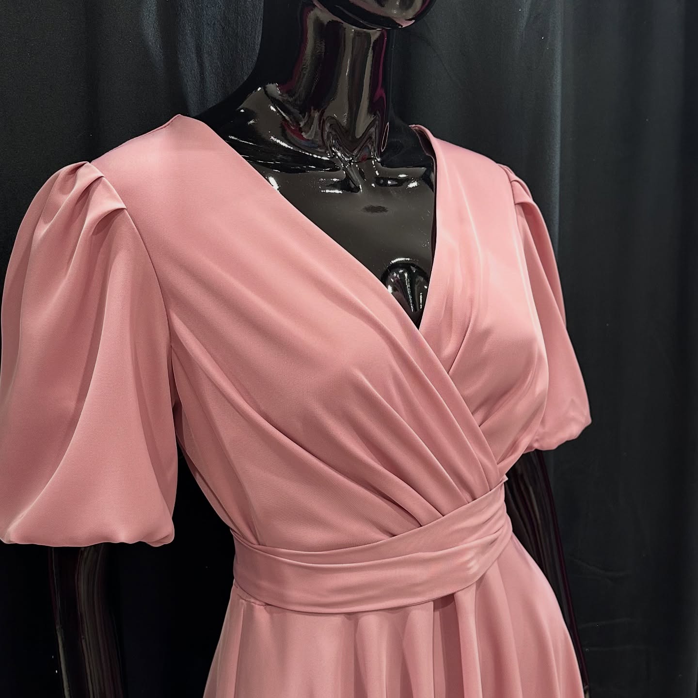 Modna sukienka – idealna na wyjścia – model 129 - zdjęcie 1