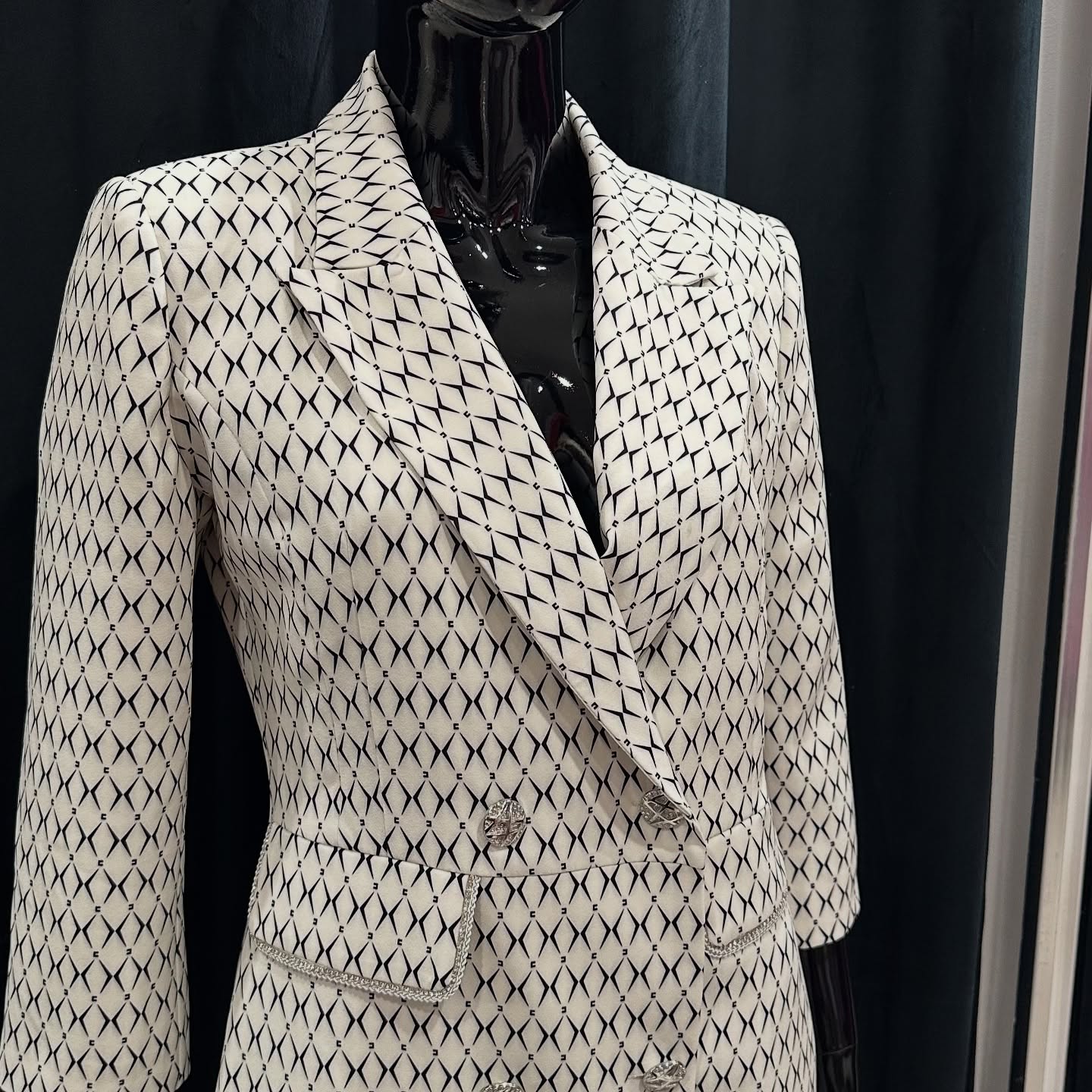 Sukienka damska – modny i wygodny model – model 141 - zdjęcie 1