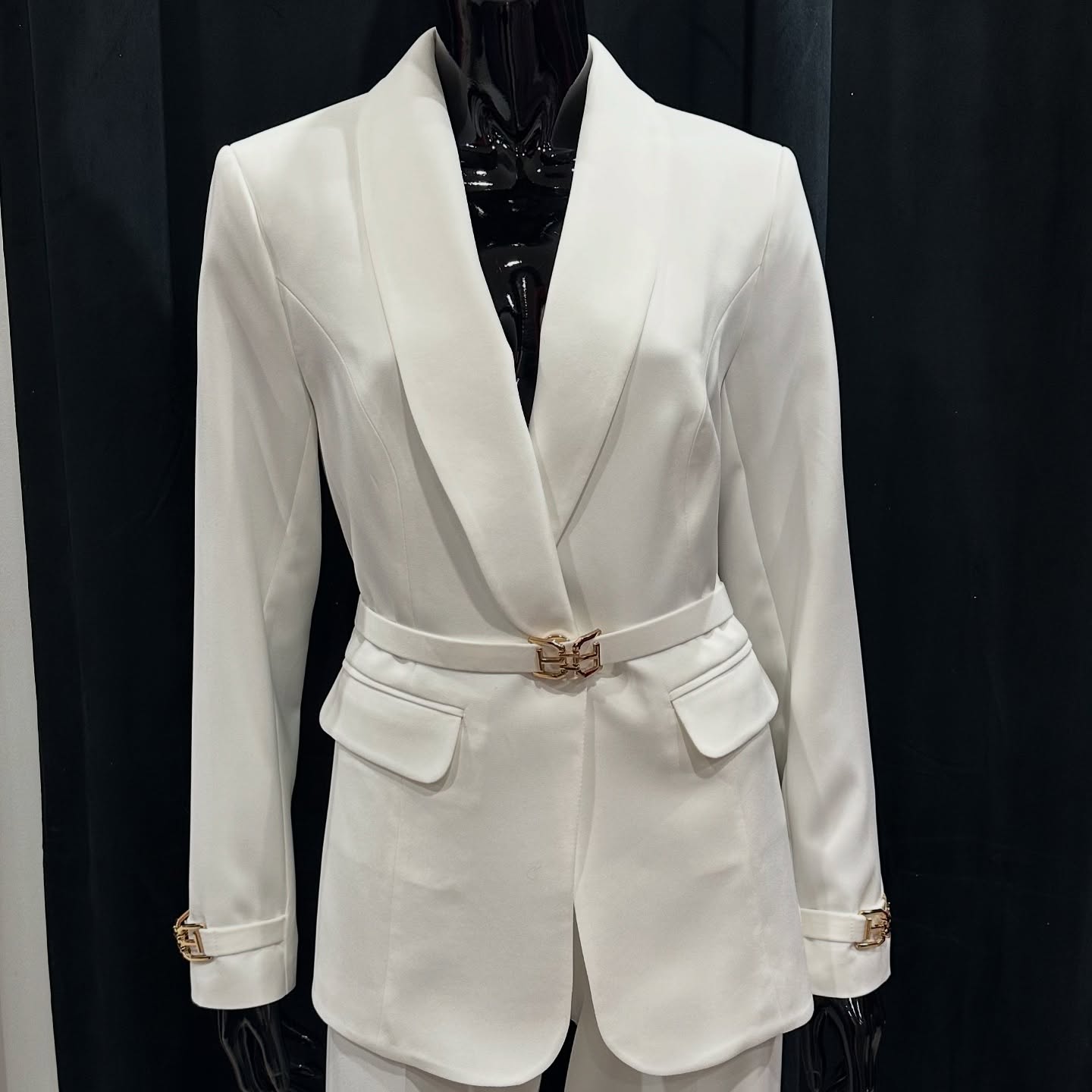 Nowoczesna sukienka damska – styl i wygoda – model 147 - zdjęcie 1