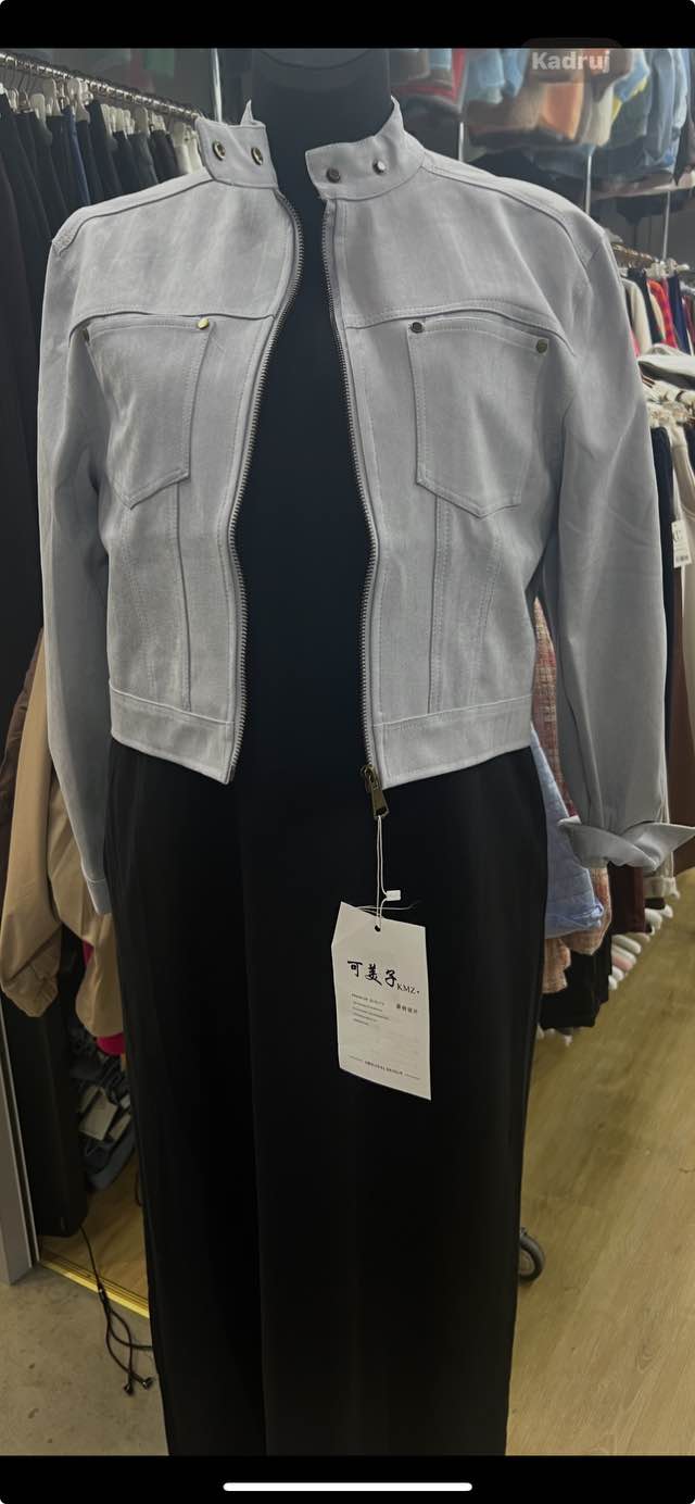 Odzież damska – idealna do stylizacji – model 17 - zdjęcie 1