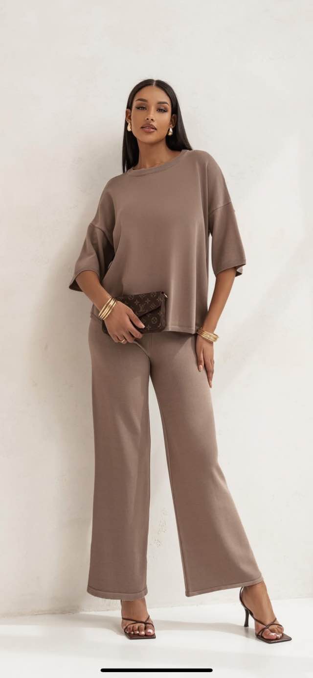 Elegancka odzież damska – stylowy wygląd – model 24 - zdjęcie 1