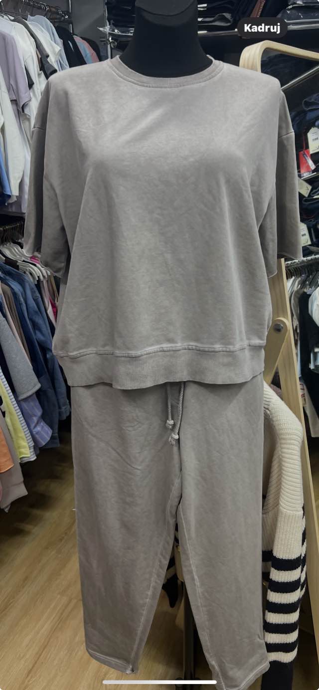 Odzież damska – styl na każdą okazję – model 29 - zdjęcie 1