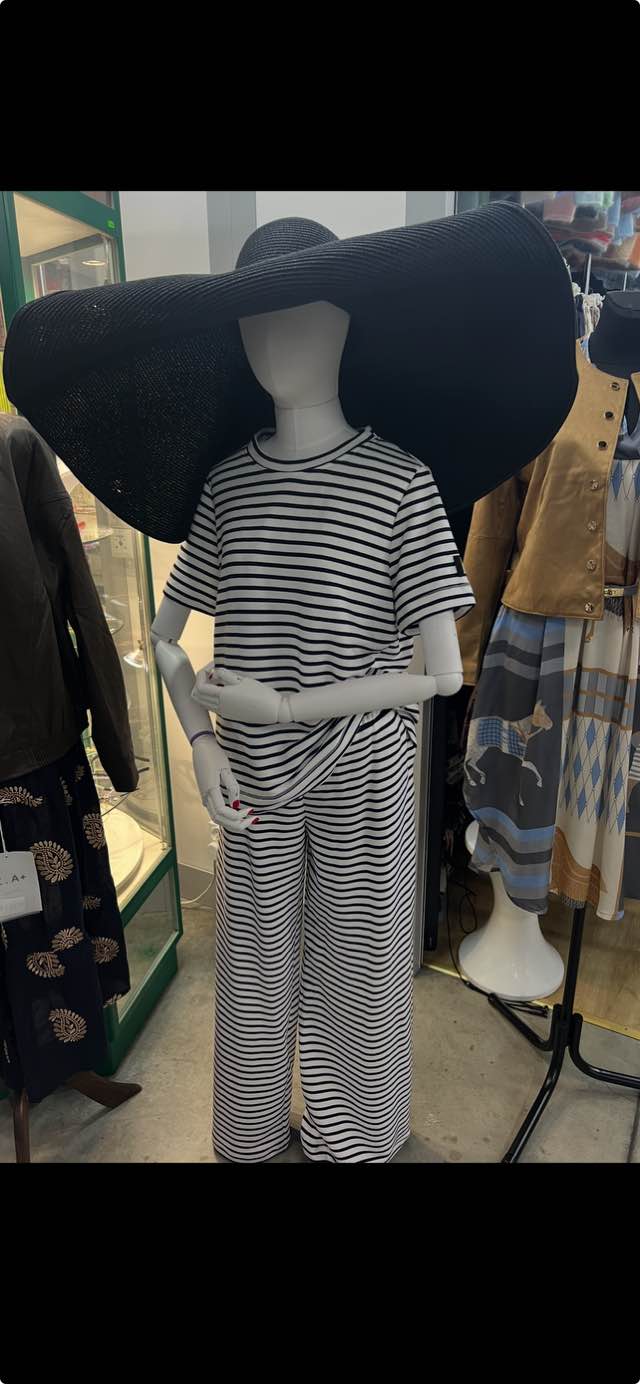 Modna odzież damska – nowoczesny styl – model 31 - zdjęcie 1