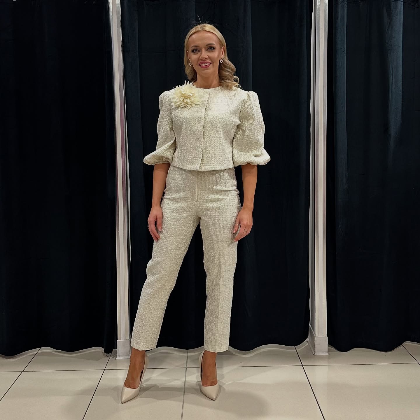 Stylowa sukienka damska – elegancki krój – model 152 - zdjęcie 1