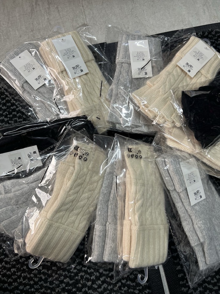 Stylowa odzież damska – modna elegancja – model 70 - zdjęcie 1