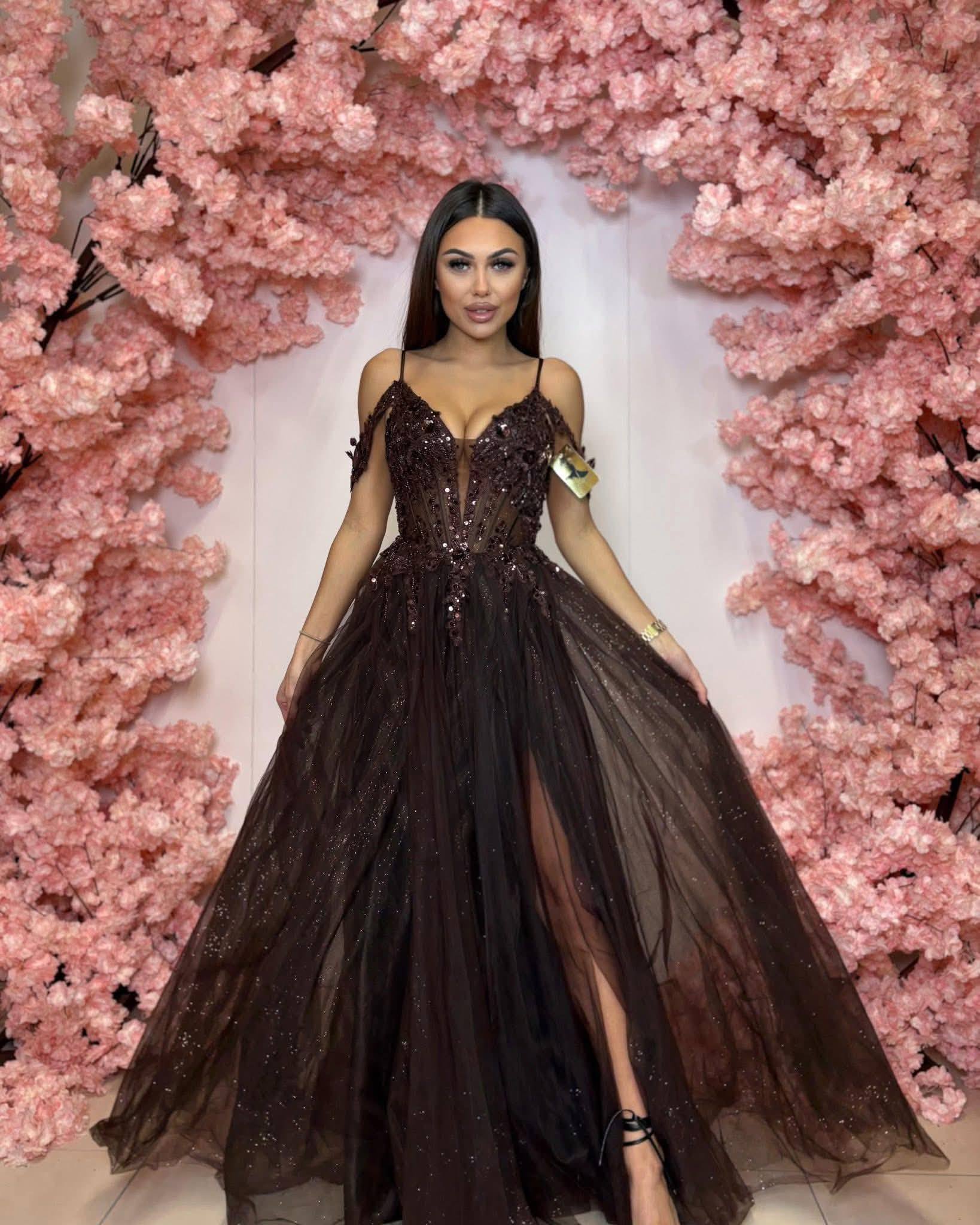 Moda damska – elegancki wybór – model 70 - zdjęcie 1