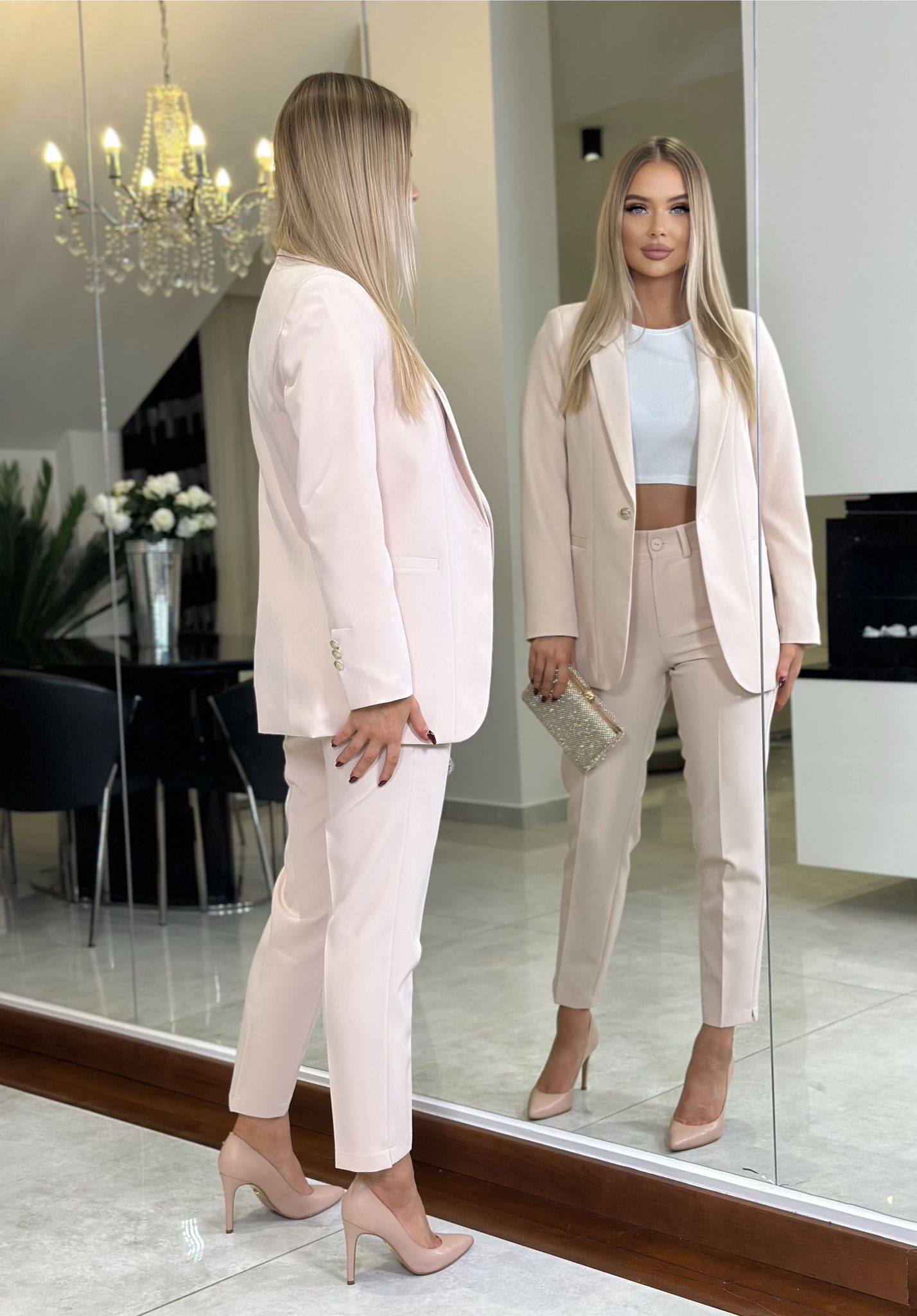 Moda damska – kobieca forma – model 34 - zdjęcie 1