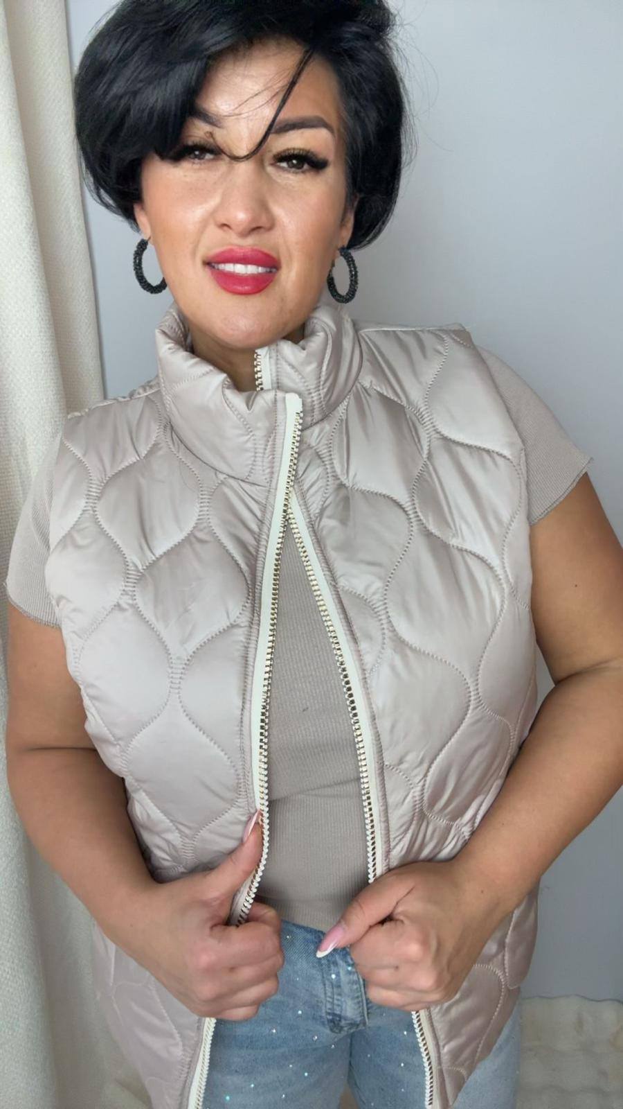 Damska odzież – elegancki styl życia – model 53 - zdjęcie 1