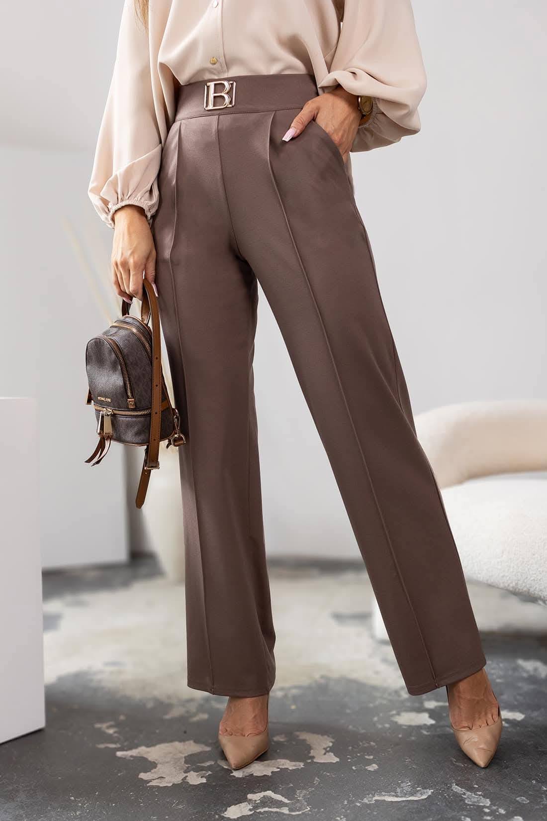 Moda damska – elegancki wybór – model 70 - zdjęcie 1